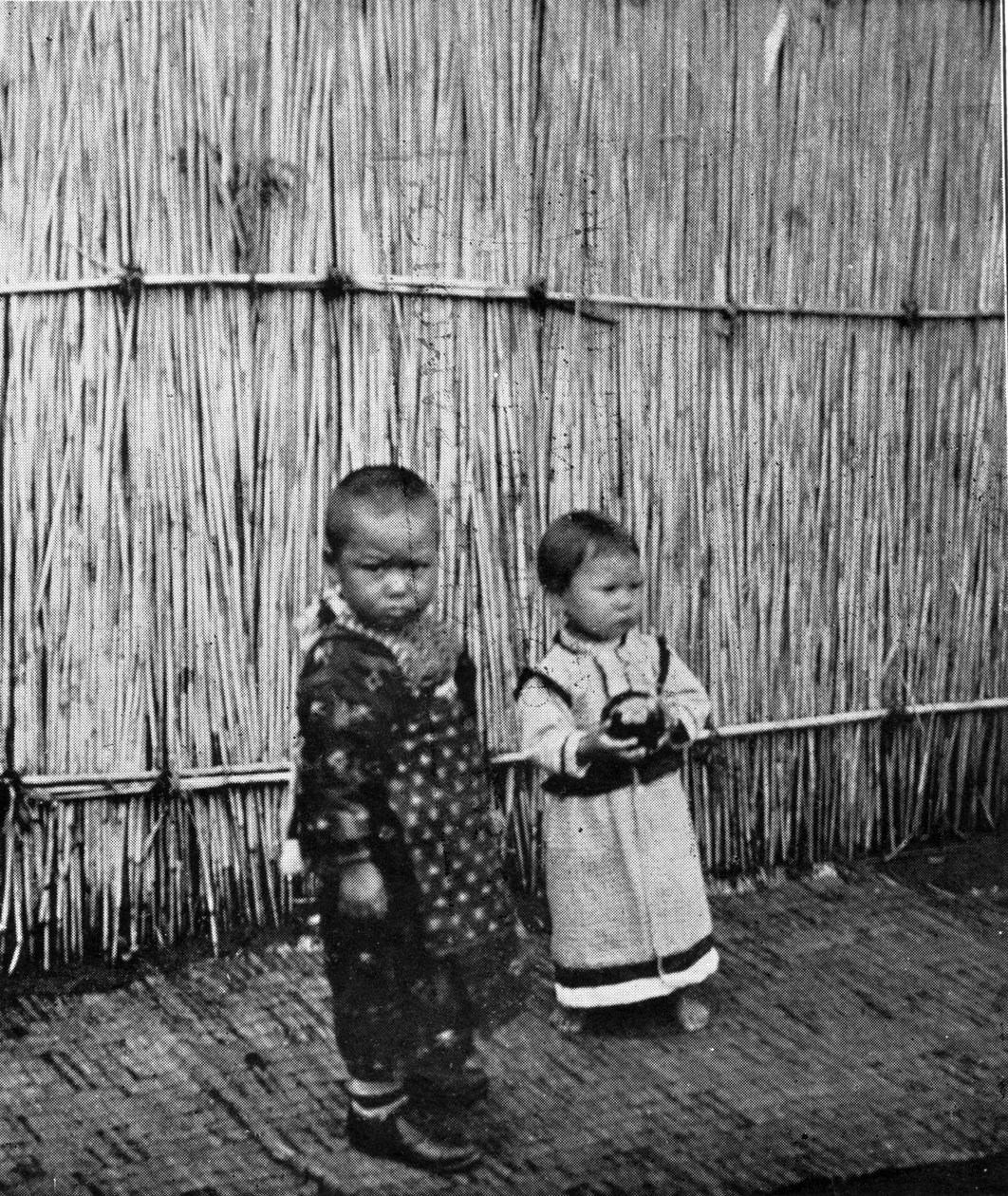 Ainu barn forlovet av English Photographer
