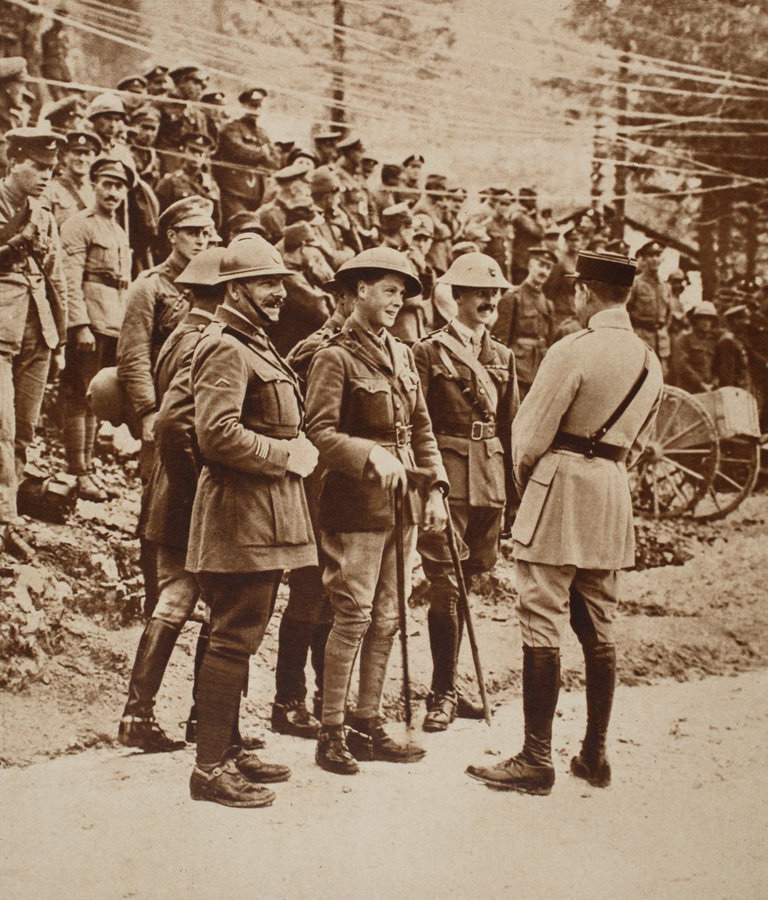 En internasjonal gruppe på den italienske fronten, 1917: Prinsen av Wales i sentrum av English Photographer