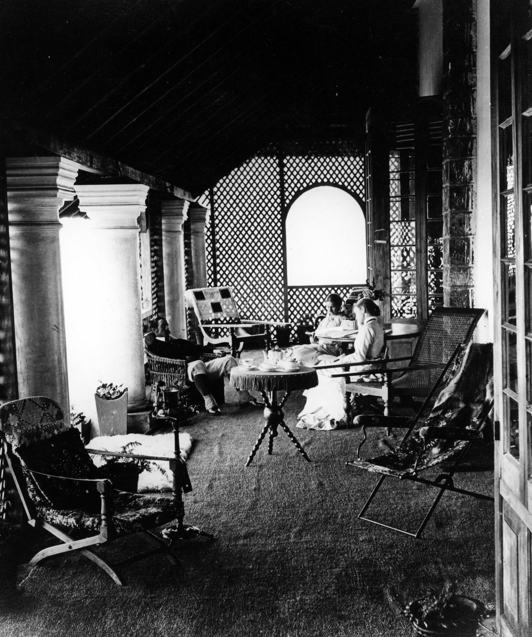 Archie Chamberlins Bungalow, Ceylon, 1877 av English Photographer