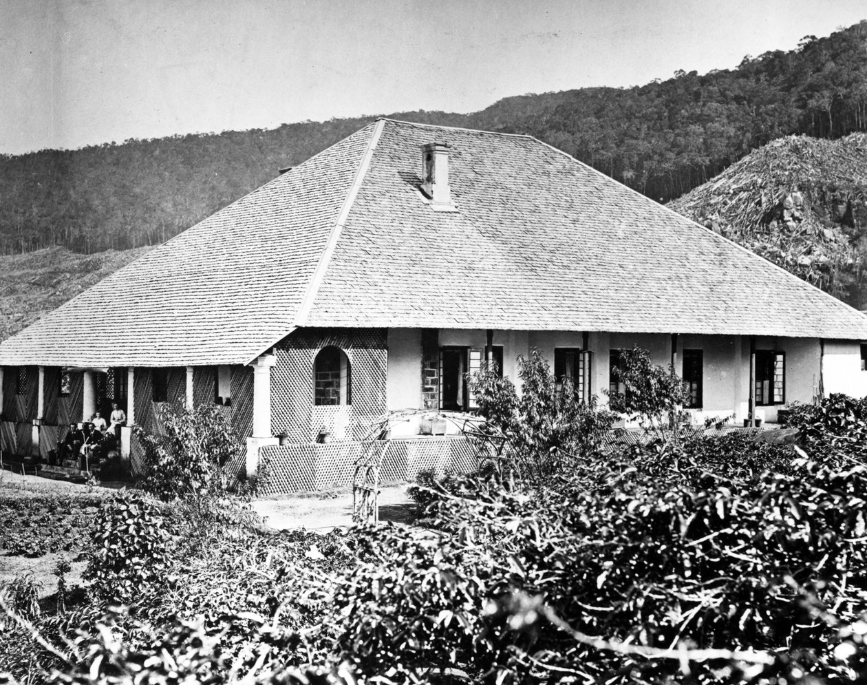Archie Chamberlins Bungalow, Ceylon, 1877 av English Photographer