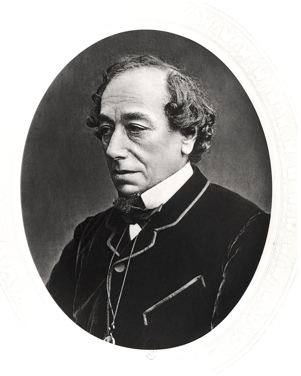 Benjamin Disraeli (1804-81) ca. 1874 av English Photographer