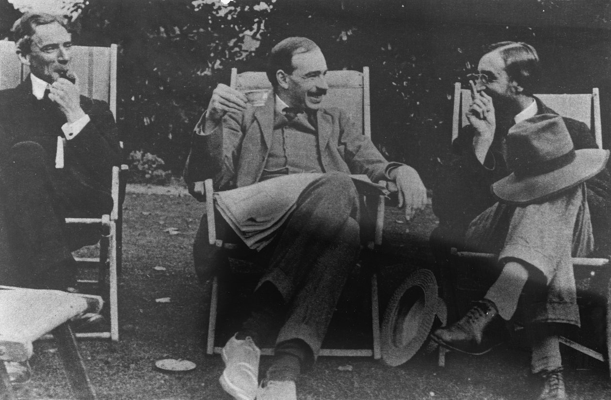 Bertrand Russell, J. M. Keynes og Lytton Strachey, ca. 1917 av English Photographer
