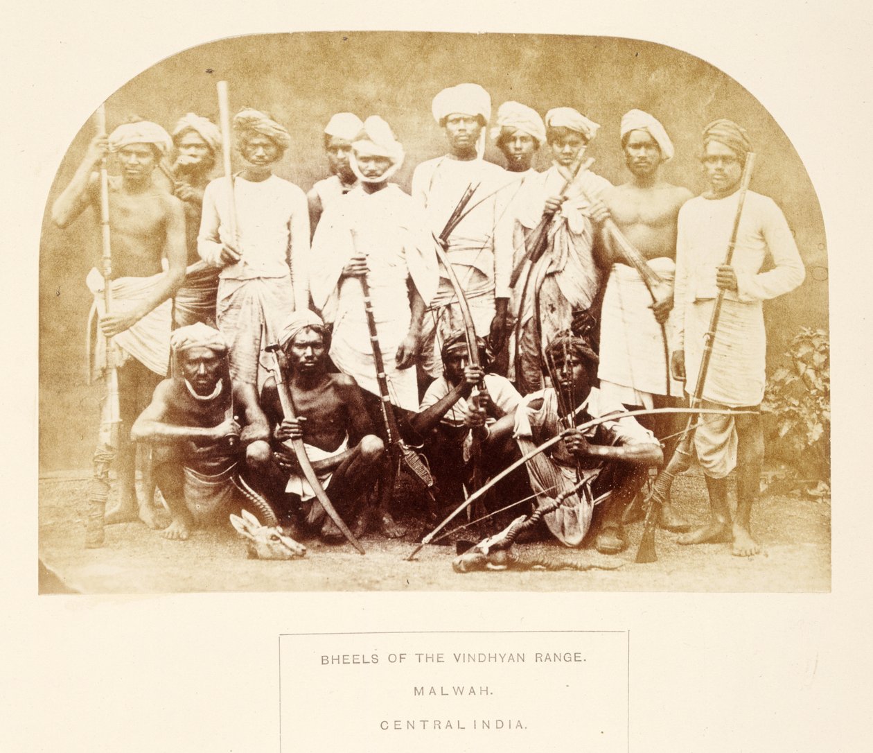 Bheels of the Vindhyan Range, Malwah, Central India, fra The People of India, av J. Forbes Watson, utgitt 1868 (albumtrykk) av English Photographer