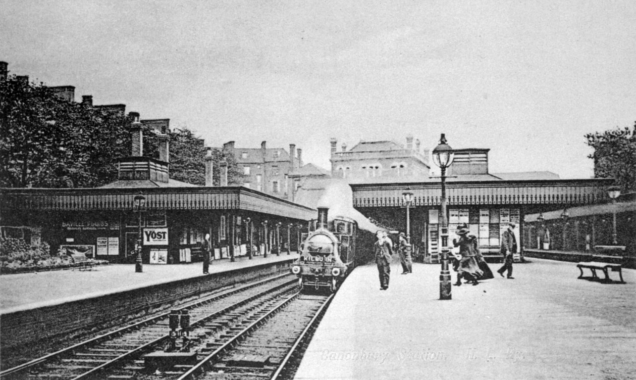 Canonbury Station, Islington, ca. 1905 av English Photographer