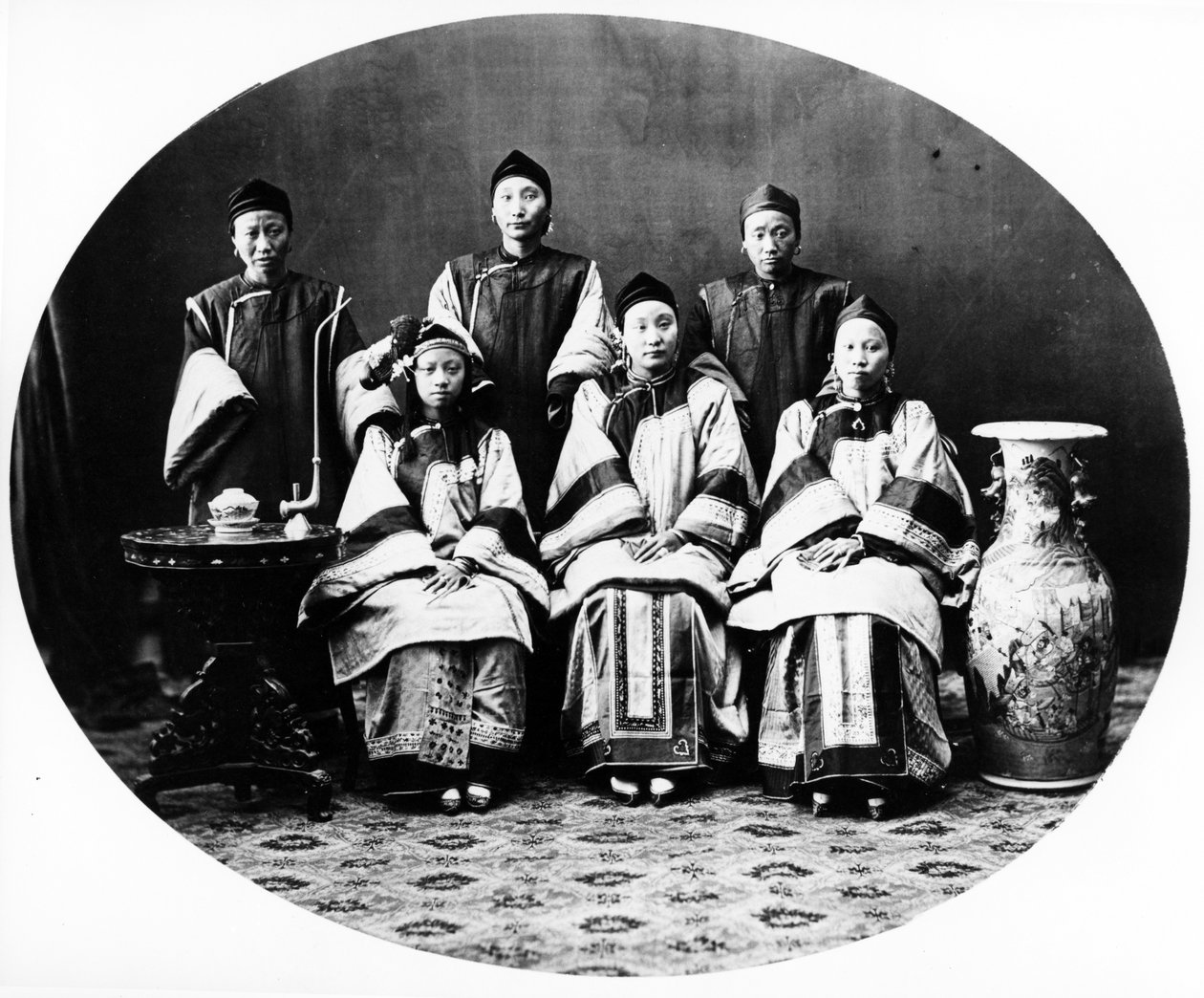 Celestial Ladies, Shanghai, ca. 1870 av English Photographer