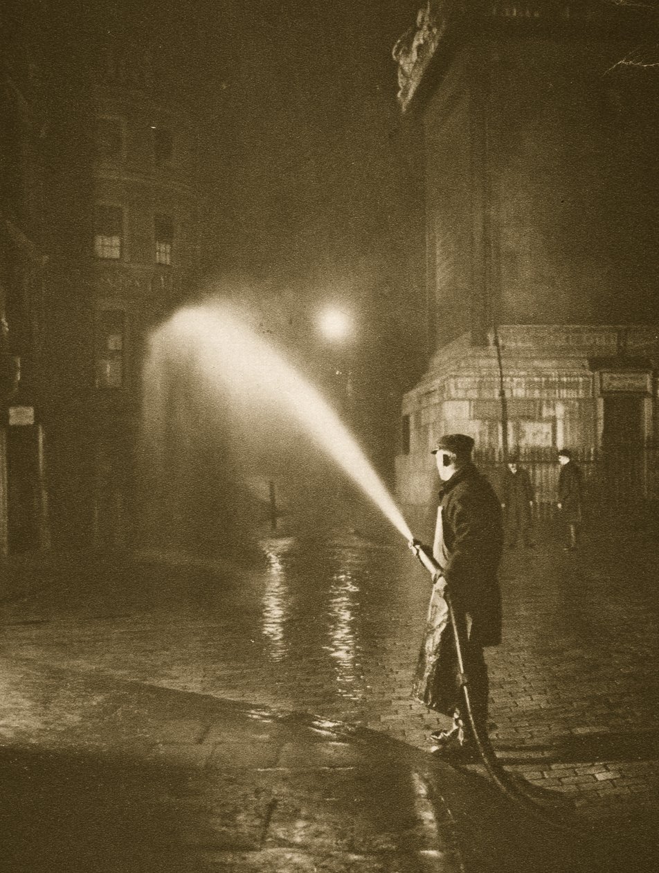 Rengjøring av gatene i Billingsgate (sepia-bilde) av English Photographer