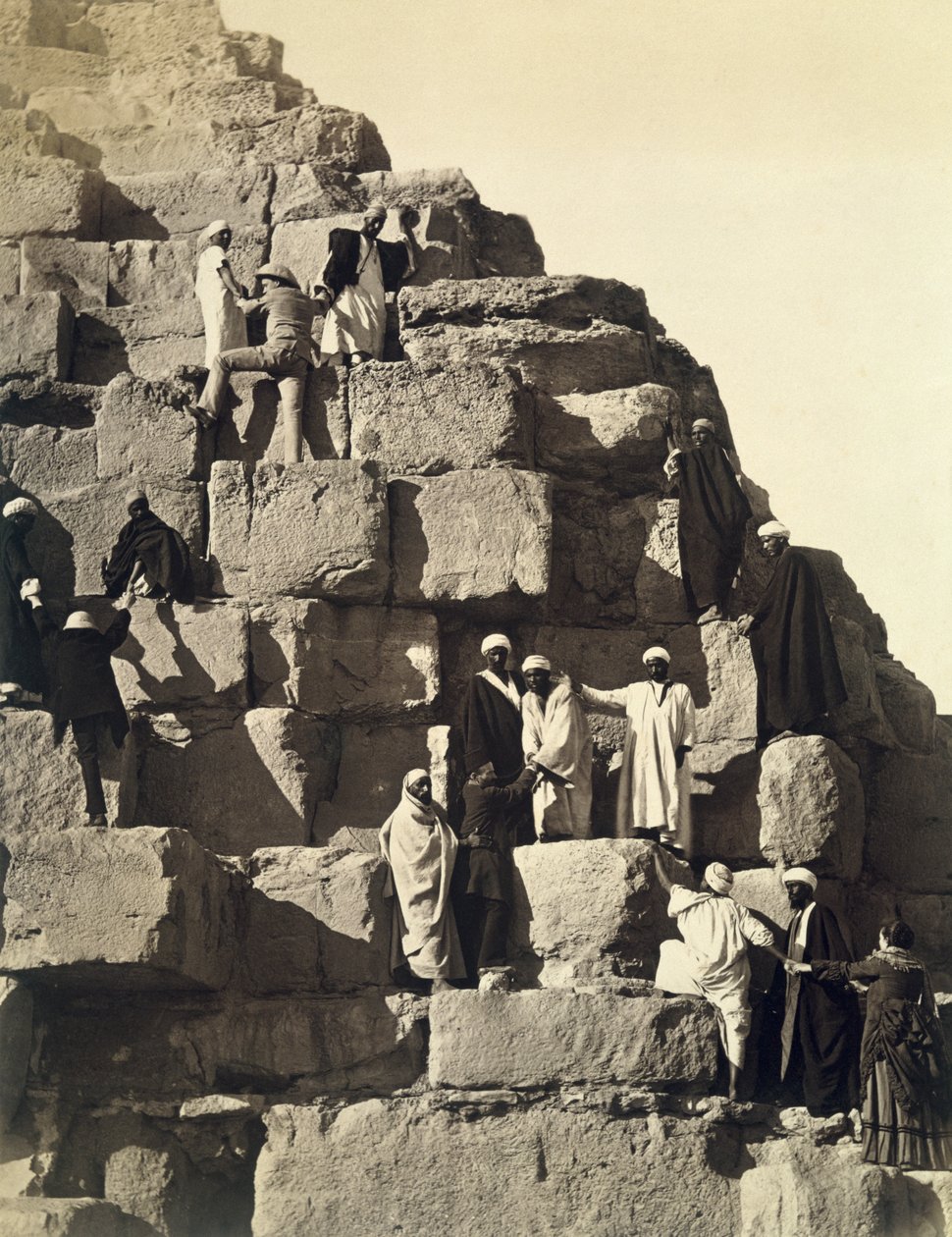 Klatring i pyramidene, 1878 av English Photographer