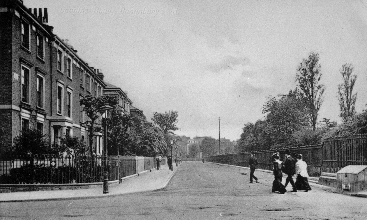 Douglas Road, Canonbury, Islington, ca. 1905 av English Photographer