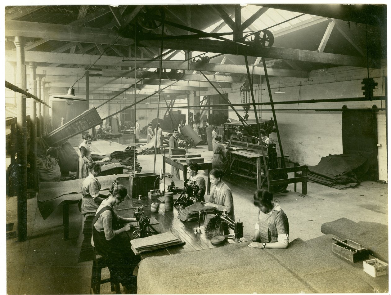 Filtbehandlingsavdeling, Long Meadow mill, 1923 av English Photographer