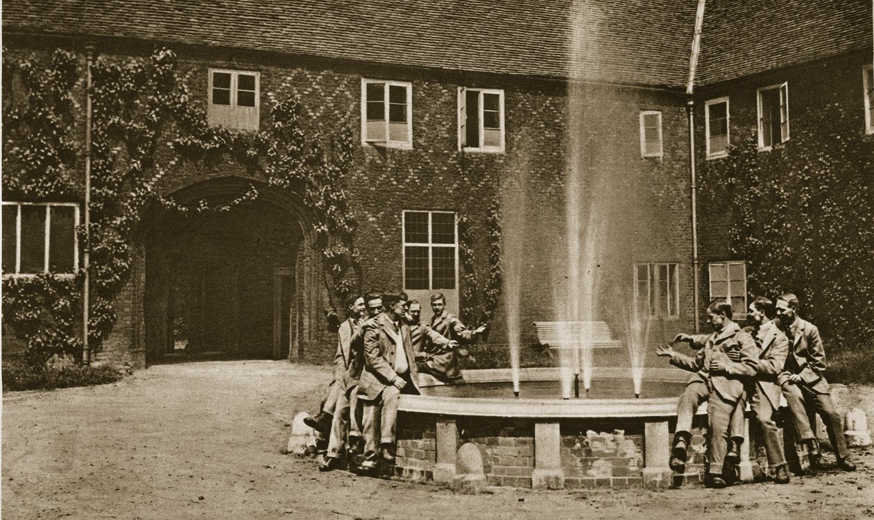 I Fulham Palace-gårdsplassen, 1914-19 av English Photographer