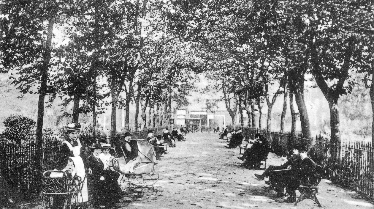 Islington Green, ca. 1900 av English Photographer