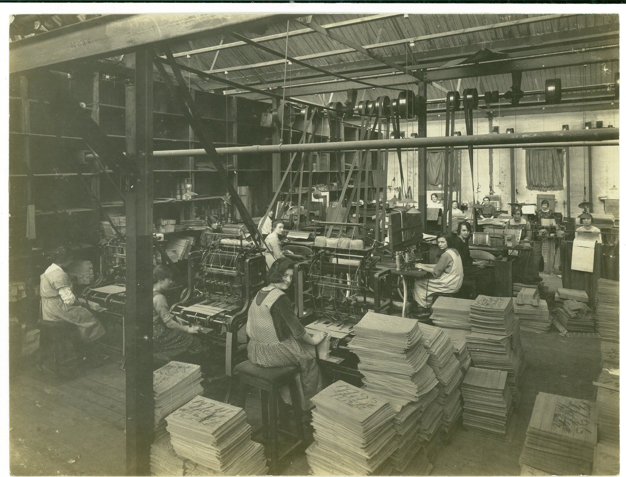 Jacquard Card-stemplingsrom, Carpet Trades, 1923 av English Photographer