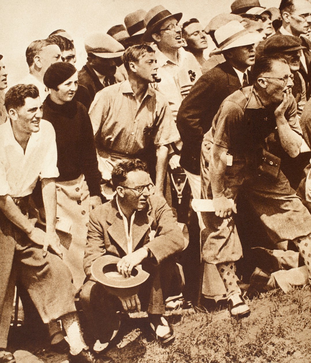 Kong Edward VIII og venner ser på golf under de åpne mesterskapene, St. Andrews, 1930-tallet av English Photographer