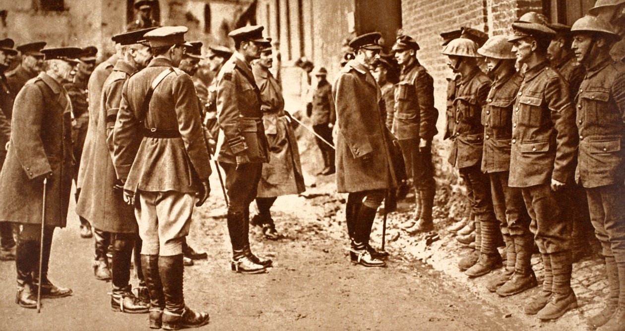 Kong George med 7. Bn. Sherwood Foresters etter Bullecourt, mars 1918 av English Photographer
