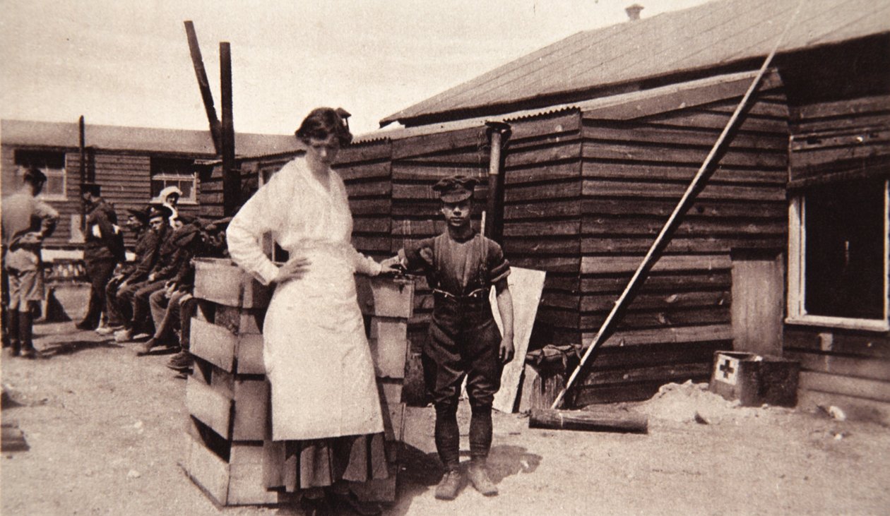 Lady Angelas virksomhet: ved hennes badehus innenfor lyden av våpen, fra The Illustrated War News, 1916 (sepia-bilde) av English Photographer