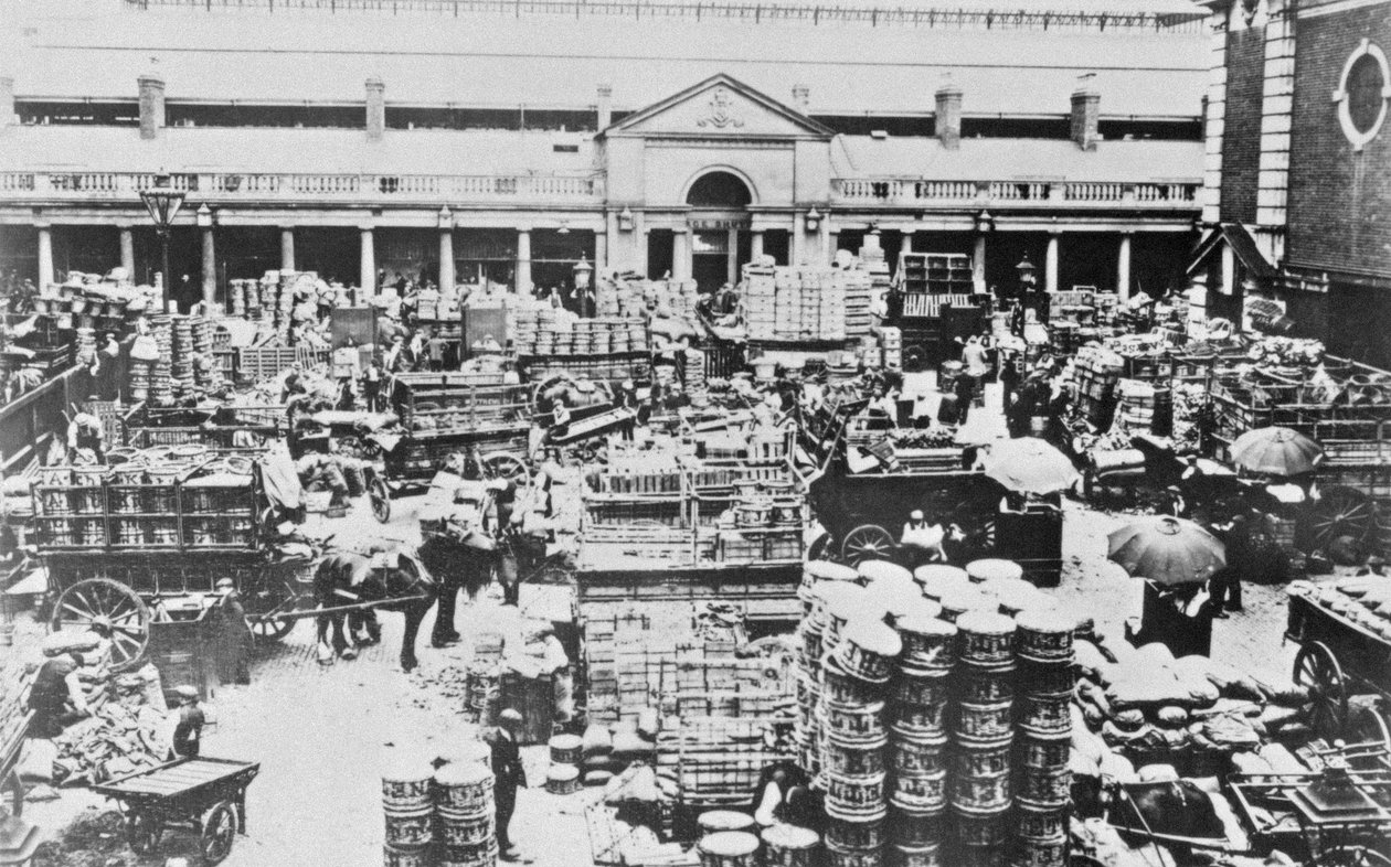 Laster frukt på Covent Garden Market, 1900 av English Photographer