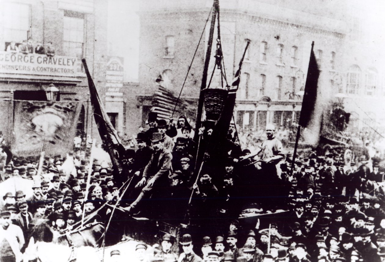 London Dock Strike, 1889 av English Photographer