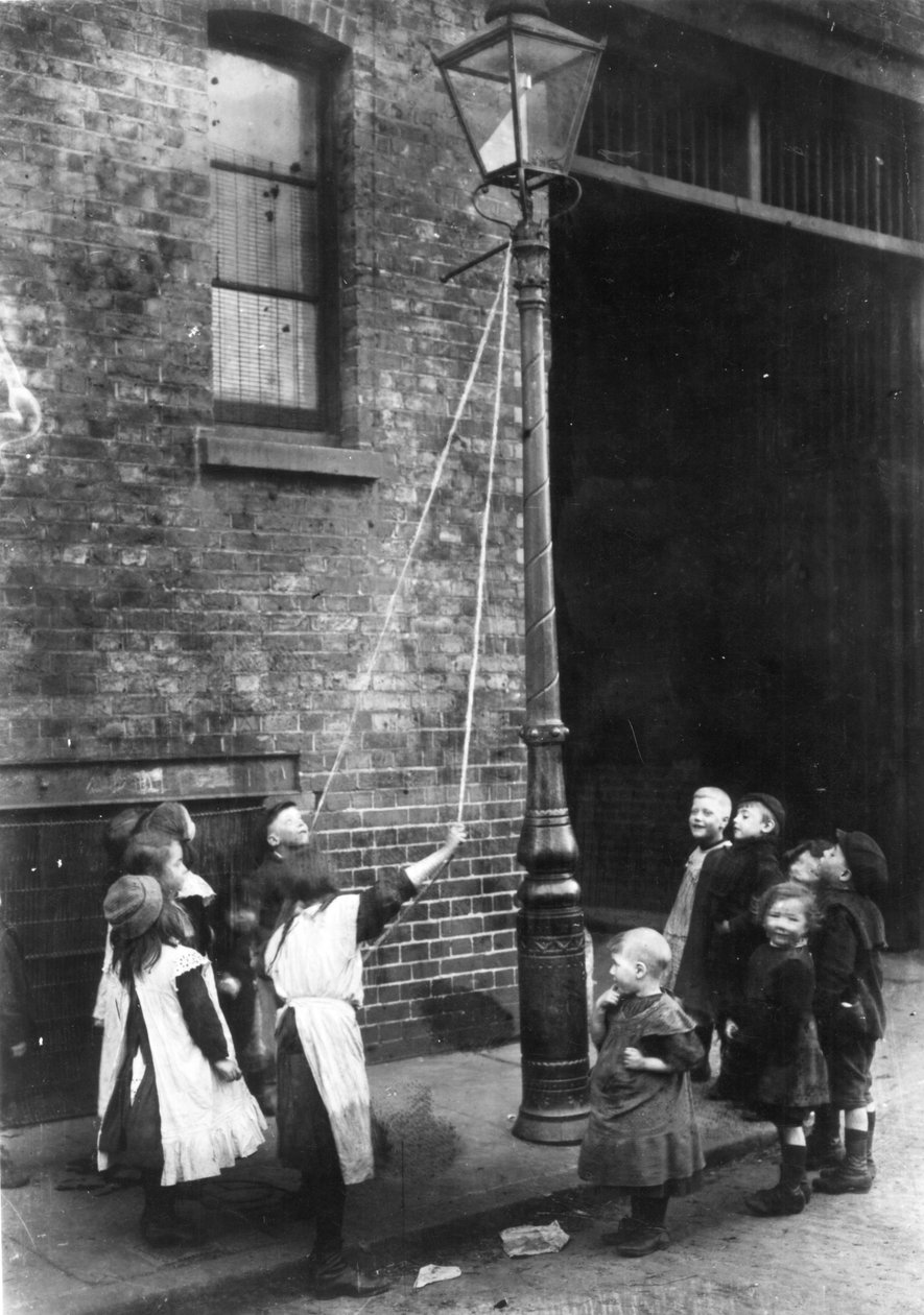 London Slums, ca. 1900 av English Photographer