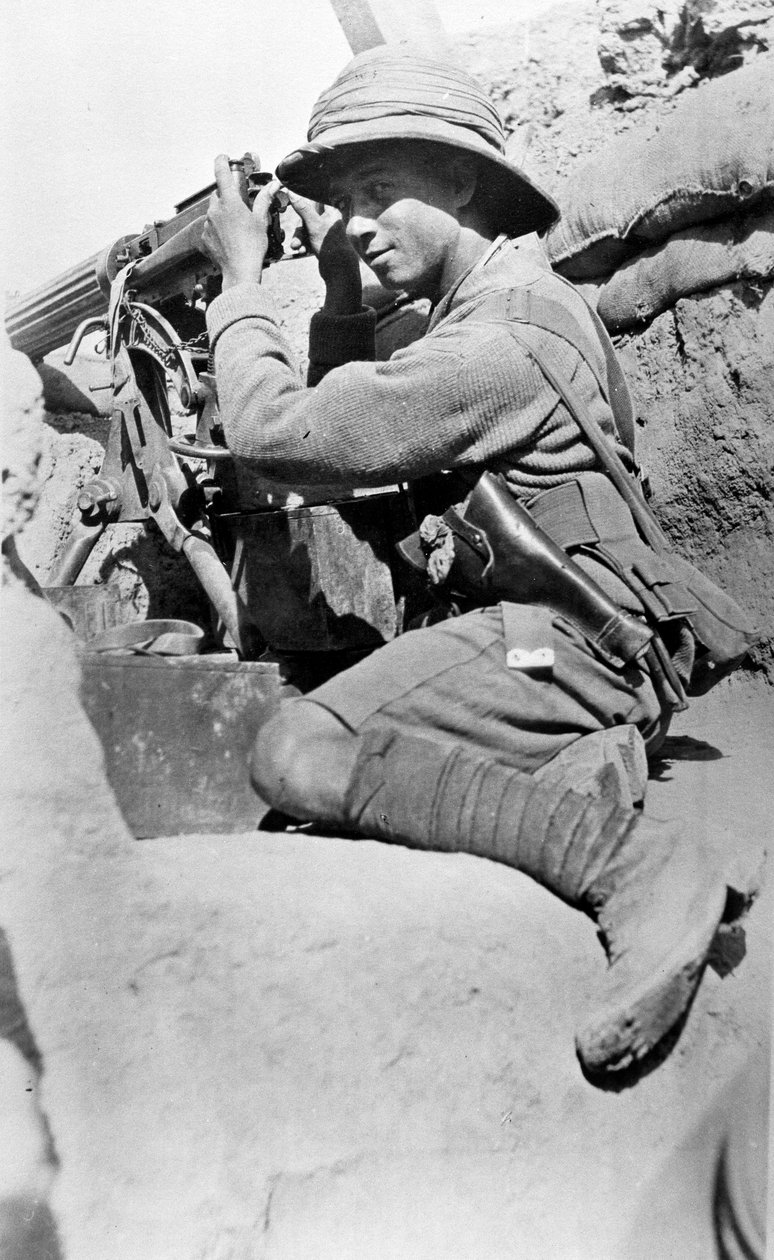 Maskinskytter i en grøft, Sannayat, 1916 av English Photographer