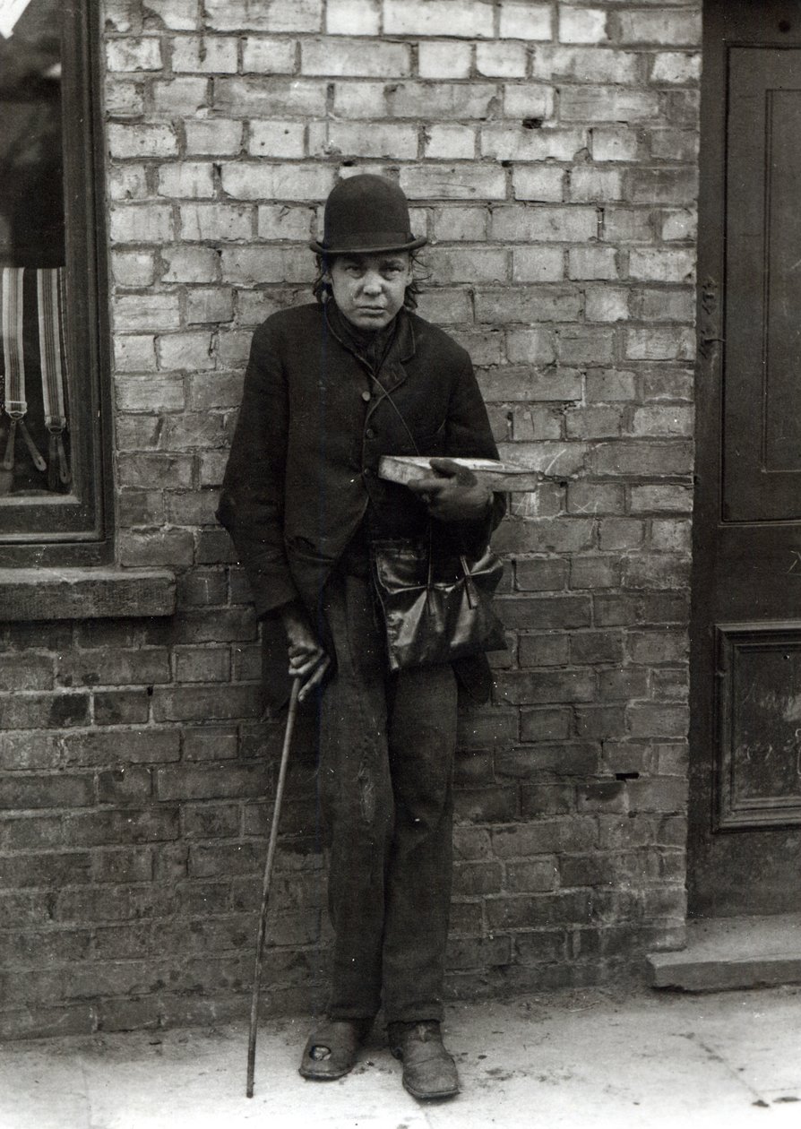 Match-selger. ca. 1900 av English Photographer