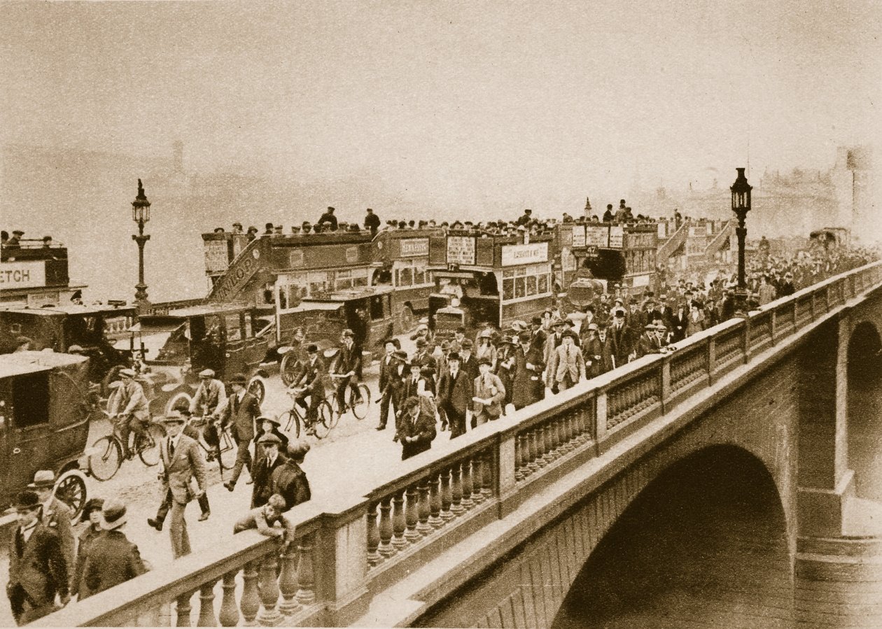 mandag morgen rushtiden på London Bridge (sepia-bilde) av English Photographer
