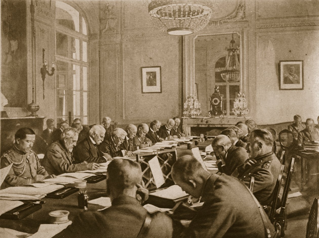 Nærmer seg slutten: Sesjoner med interalliert konferanse i Versailles for å avgjøre vilkårene for våpenvåpen, 1914-19 av English Photographer