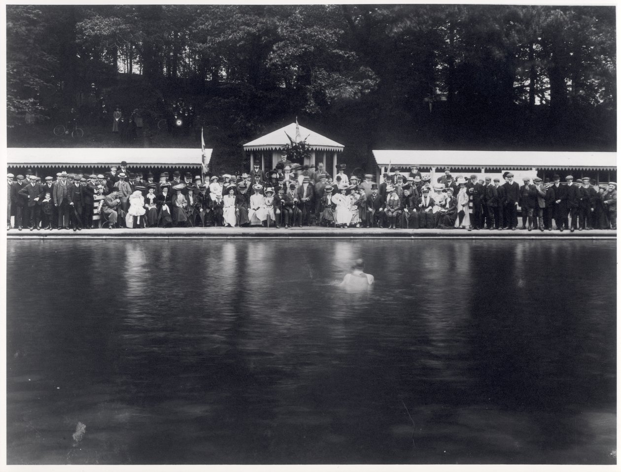 Offisiell åpning av Roundhay Park Open Air Swimming Pool, Leeds, 29. juli 1907 av English Photographer