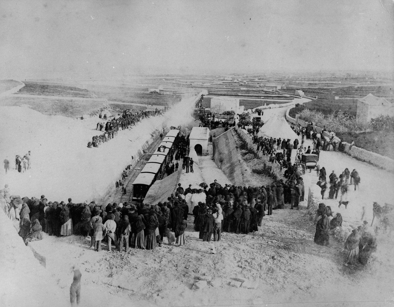 Åpningsseremoni for jernbaneterminalen, Citta Vecchia, Malta, 1883 av English Photographer