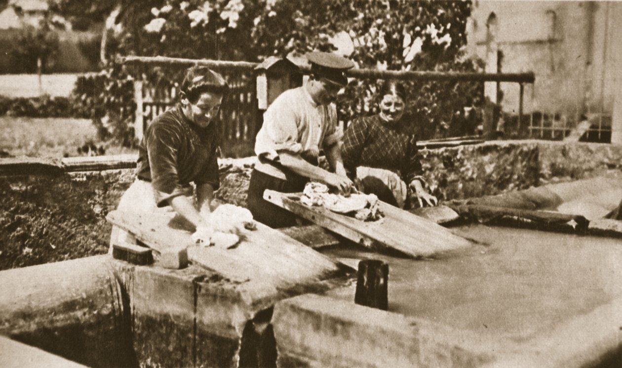 Våre utvekslede fanger fra Tyskland ble overført til Sveits: på Chateau dOex, fra The Illustrated War News, 21. juni 1916 (sepia-bilde) av English Photographer