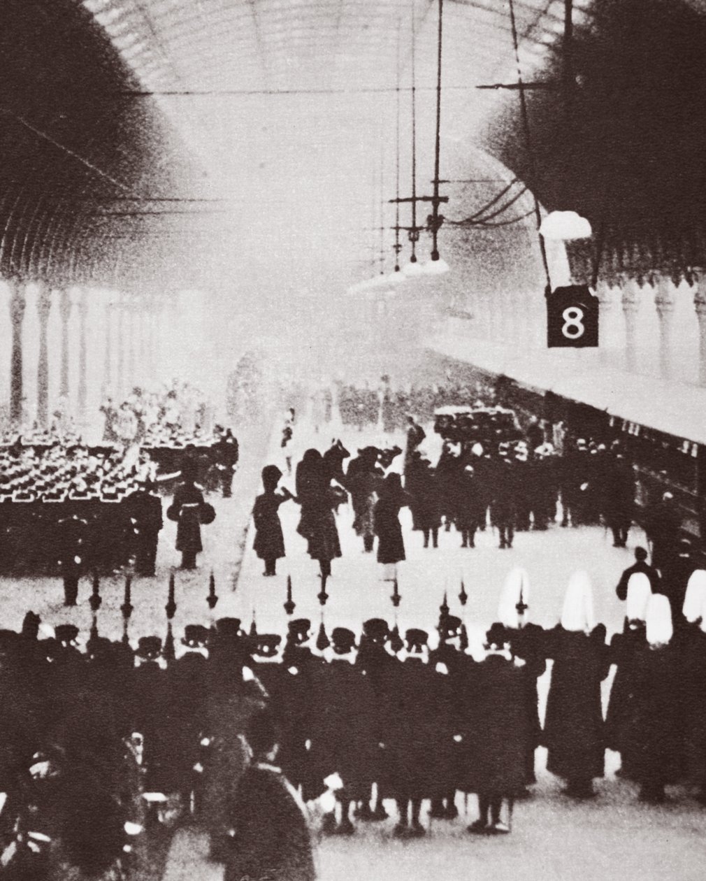 Paddington Station, George Vs kropp på vei til sitt siste hvilested i Windsor, 1936 av English Photographer