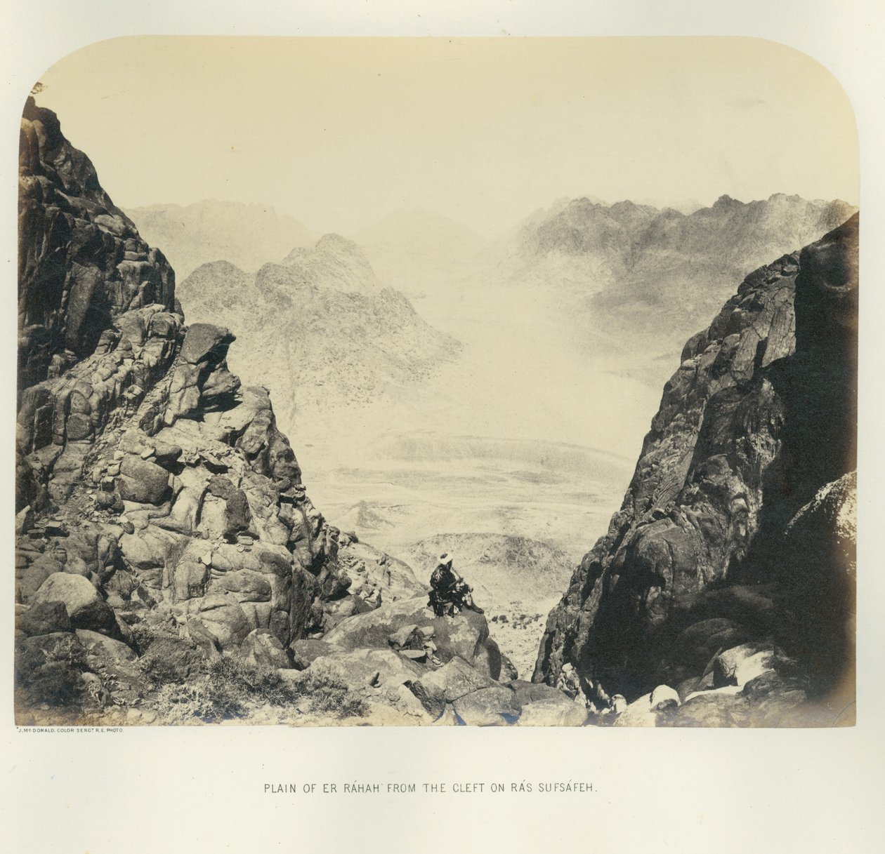 Sletten til Er Rahah fra kløften på Ras Sufsafeh, 1867 av English Photographer