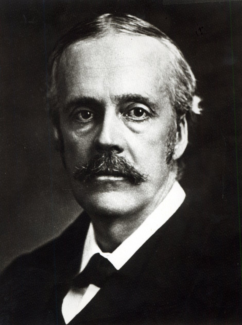 Portrett av Arthur James Balfour av English Photographer