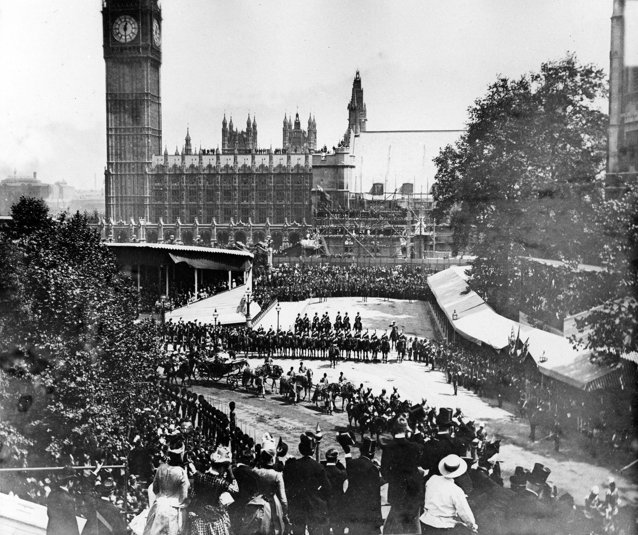 Dronning Victoria passerte Westminster Abbey i sin diamantjubileumsprosesjon, 1897 av English Photographer