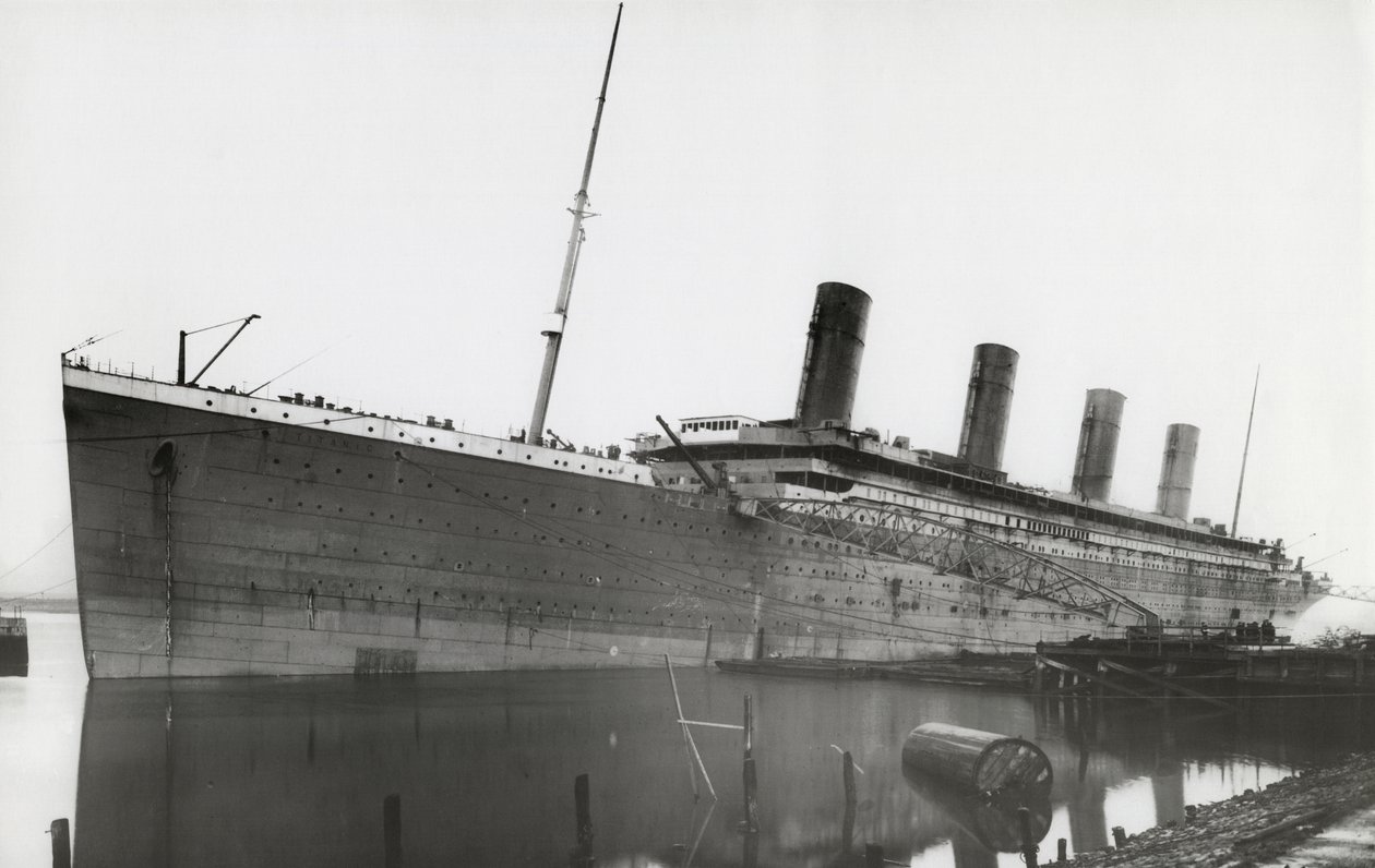 RMS Titanic under innredning, 1. januar 1912 av English Photographer