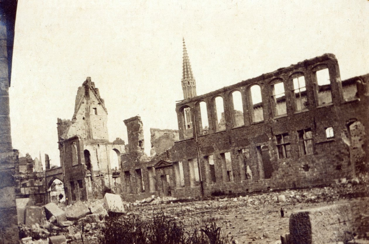 Ruiner nær Powder Magazine, Ypres, juni 1915 av English Photographer