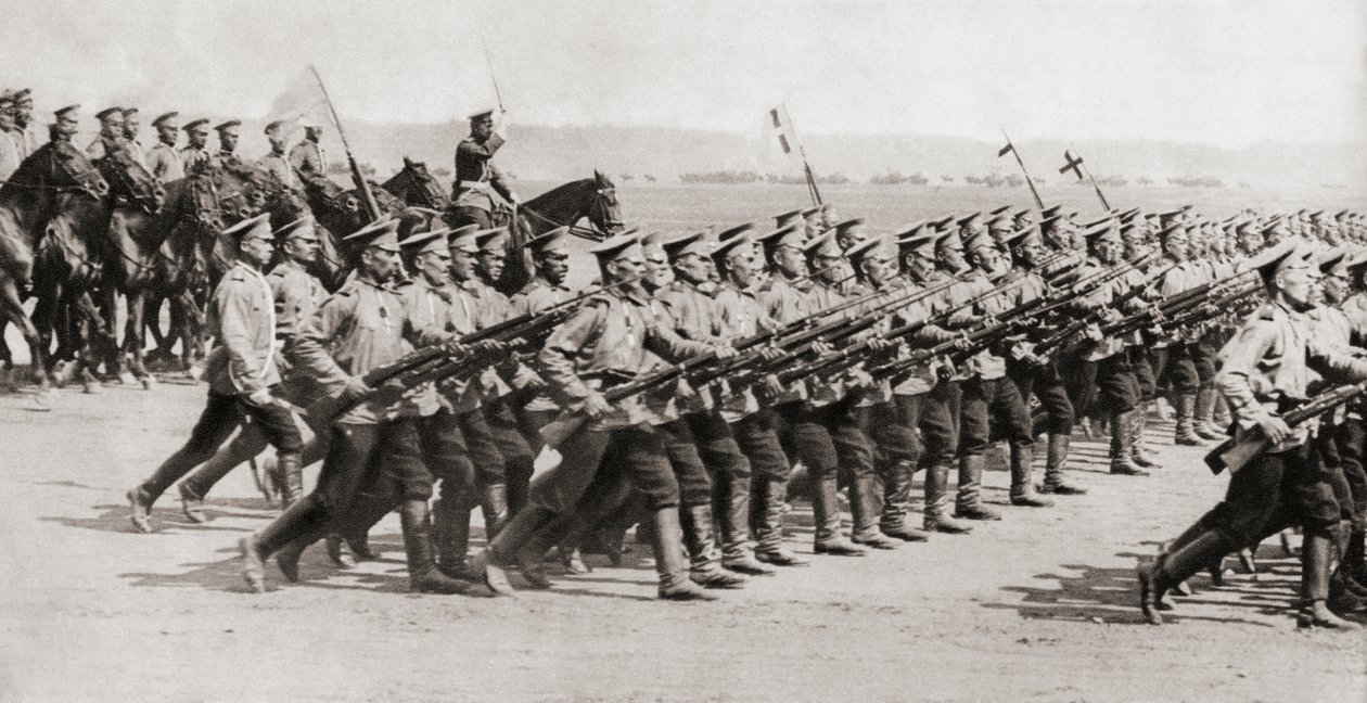 Russisk infanteriregiment marsjerte i kampsett under første verdenskrig, fra 
