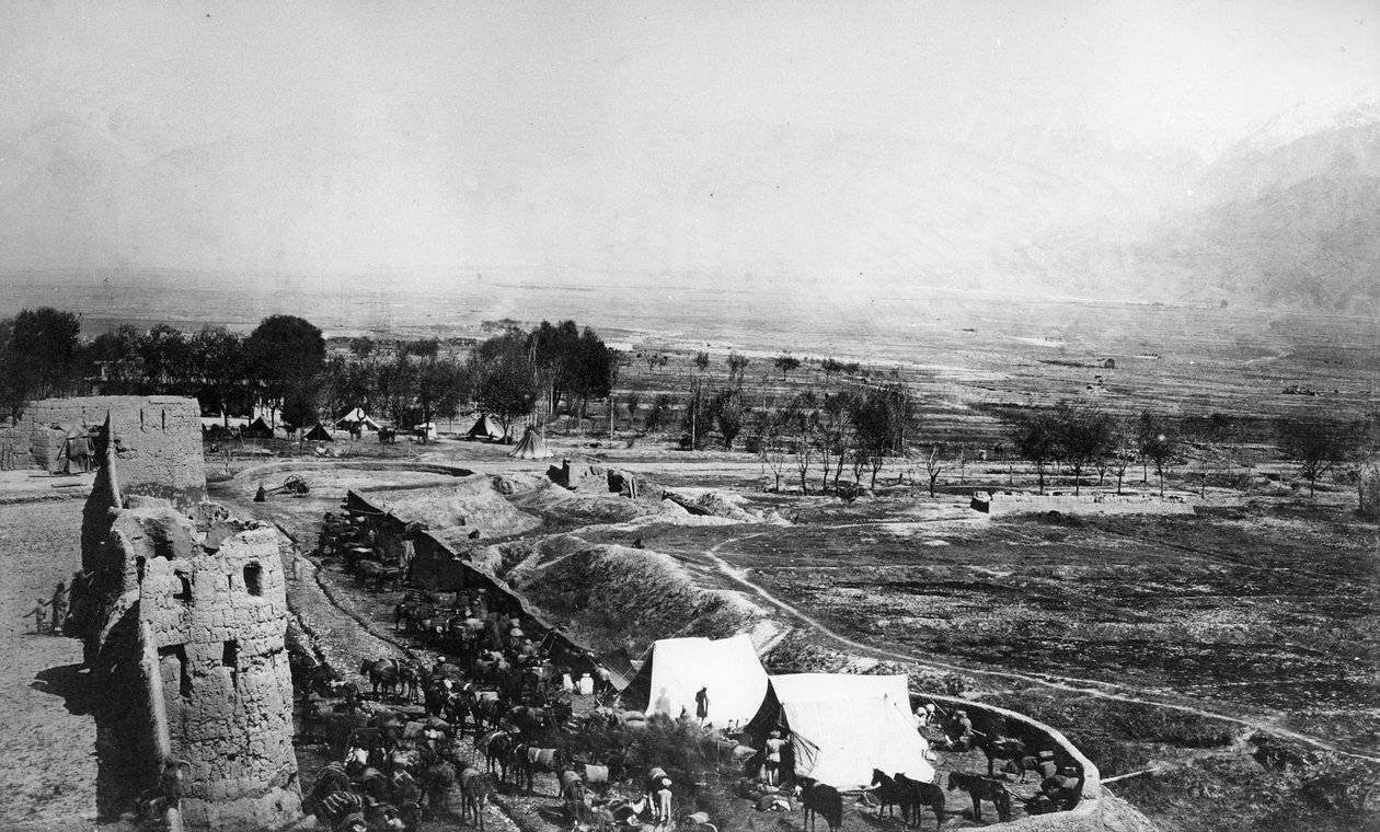 Scene av en militærleir under den andre anglo-afghanske krigen, 1878-80 av English Photographer