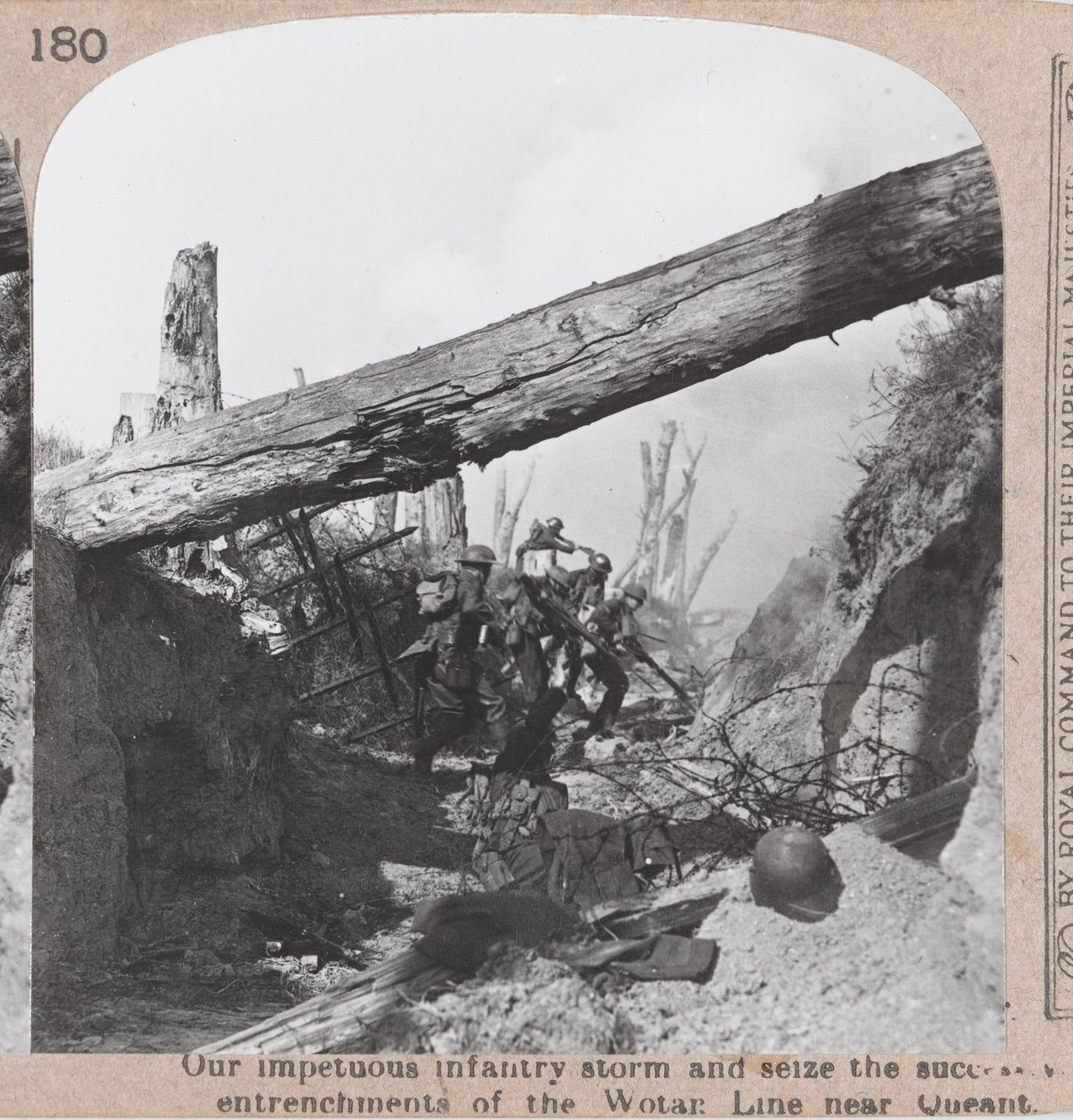 Ta tak i de tyske skyttergravene under Amiens-offensiven, 1918 av English Photographer