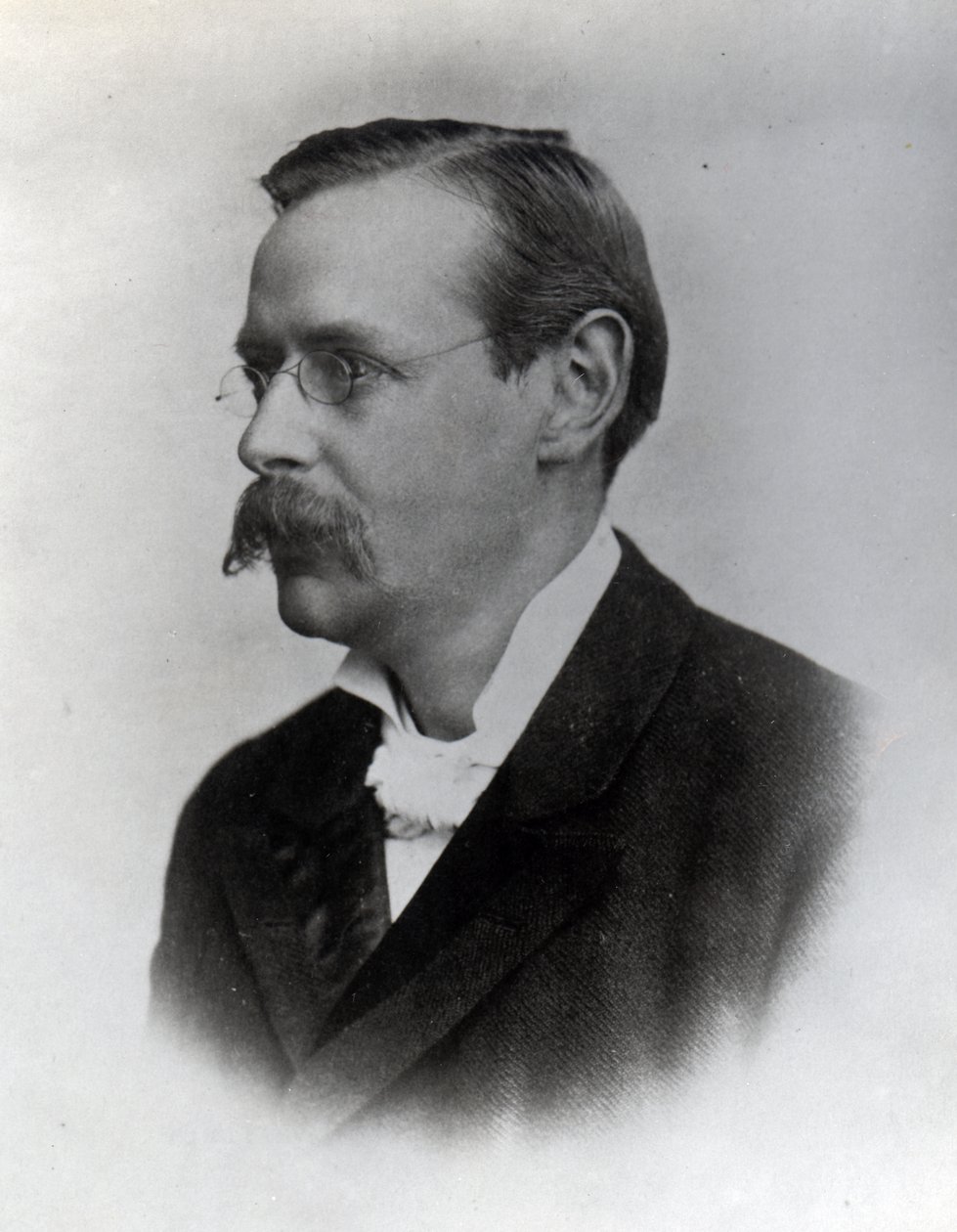 Sir Edmund William Gosse, 1892 av English Photographer