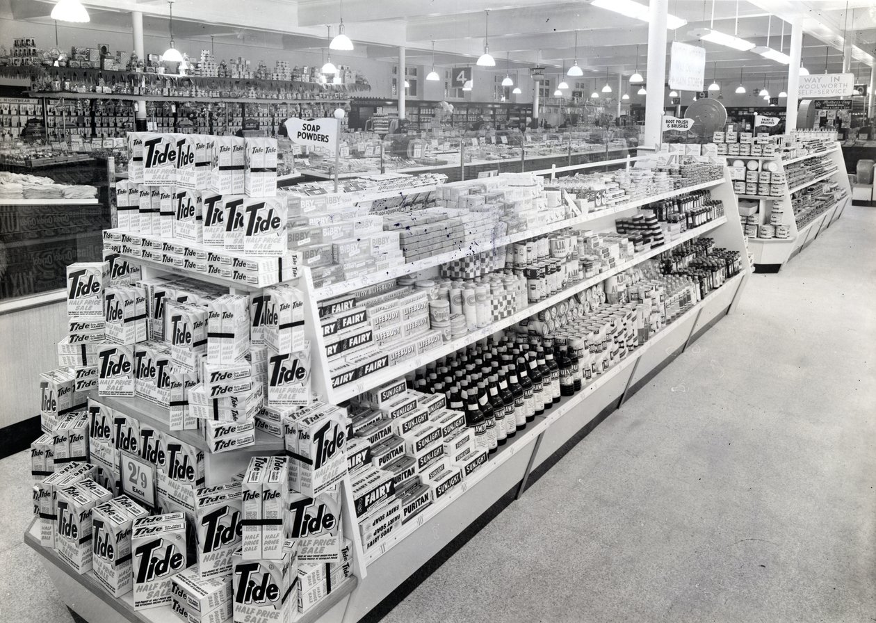 Såpepulvergang, Woolworths-butikk, 1956 av English Photographer