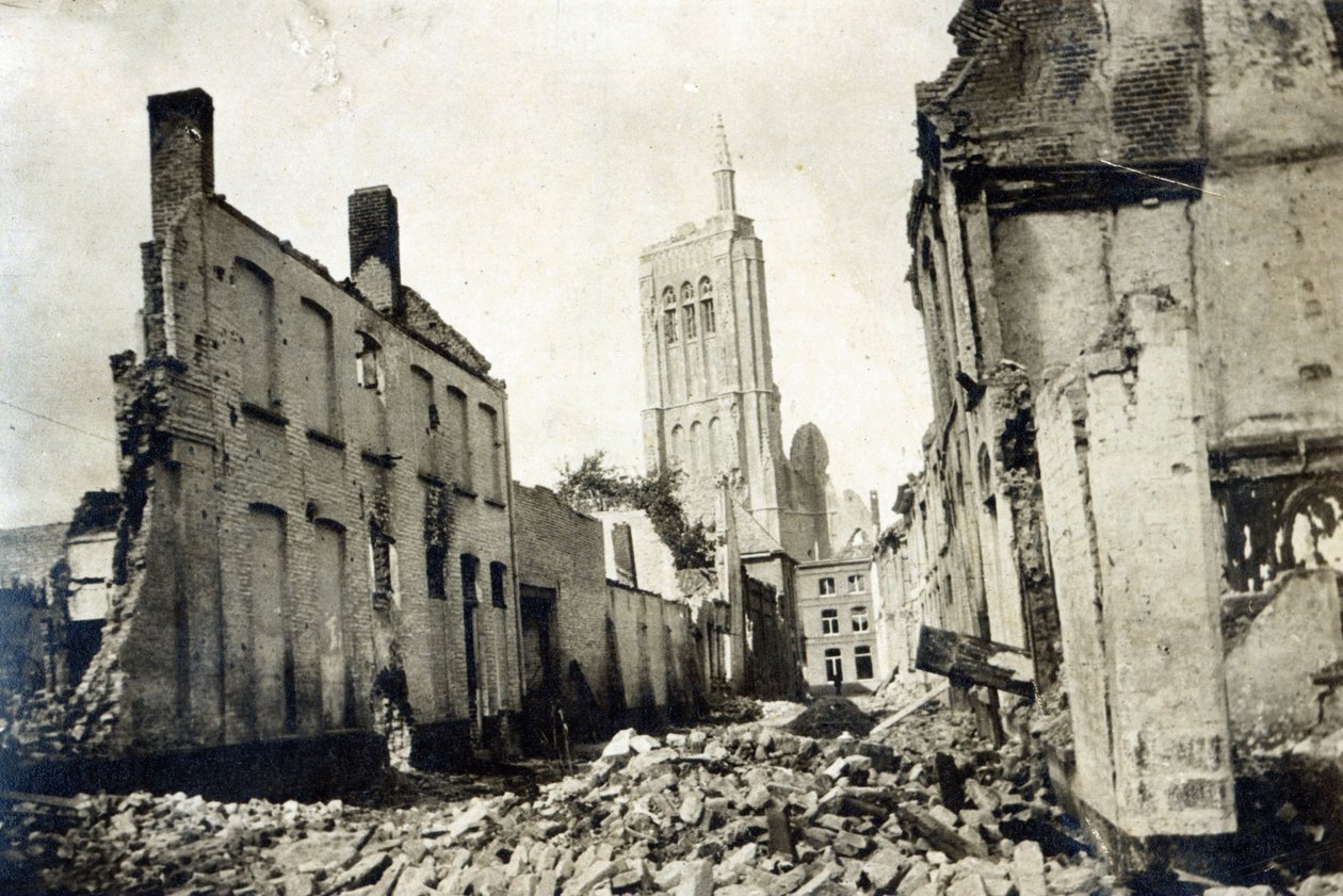 St. Jacobs kirke, Ypres, juni 1915 av English Photographer