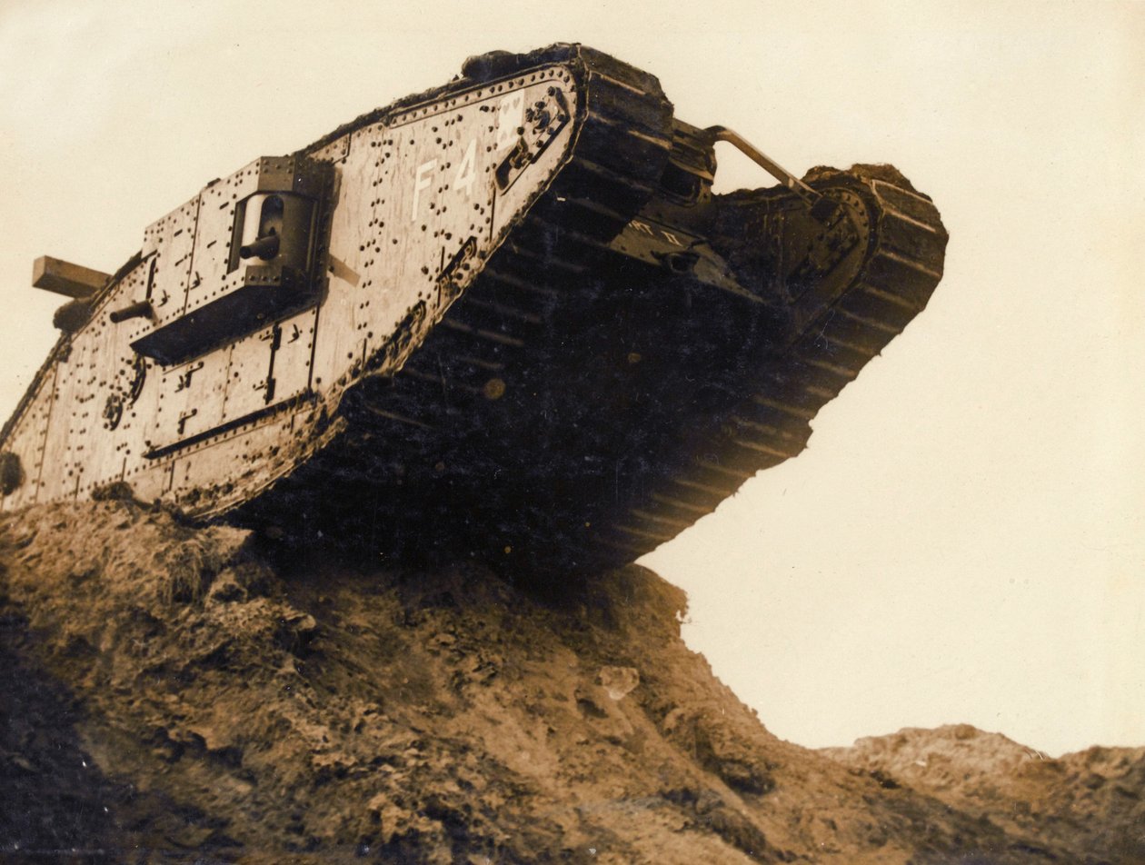 Tank, 1916-17 av English Photographer
