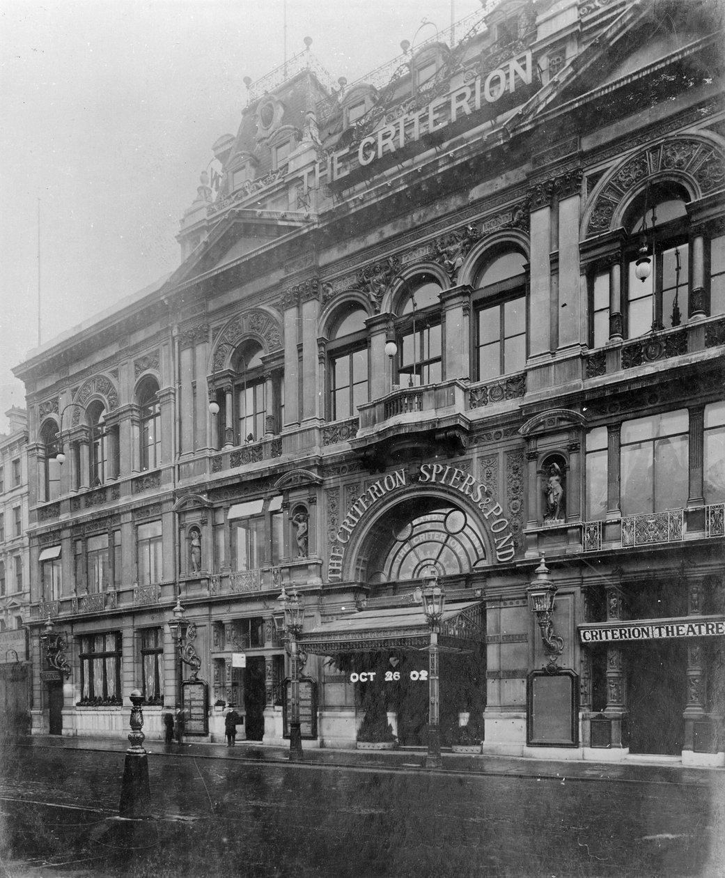 The Criterion Restaurant and Theatre, 1902 av English Photographer