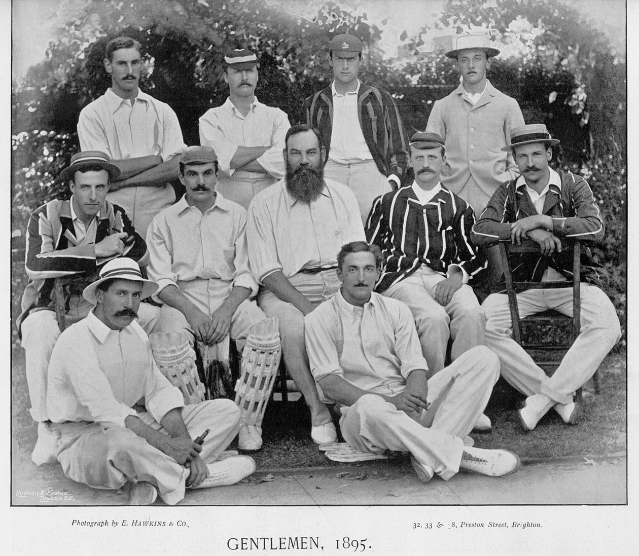 Gentlemen-laget fra Gentlemen v Players-kampen på Lords i 1895, fra Famous Cricketers and Cricket Grounds, utgitt av Hudson og Kearns, 1895 av English Photographer