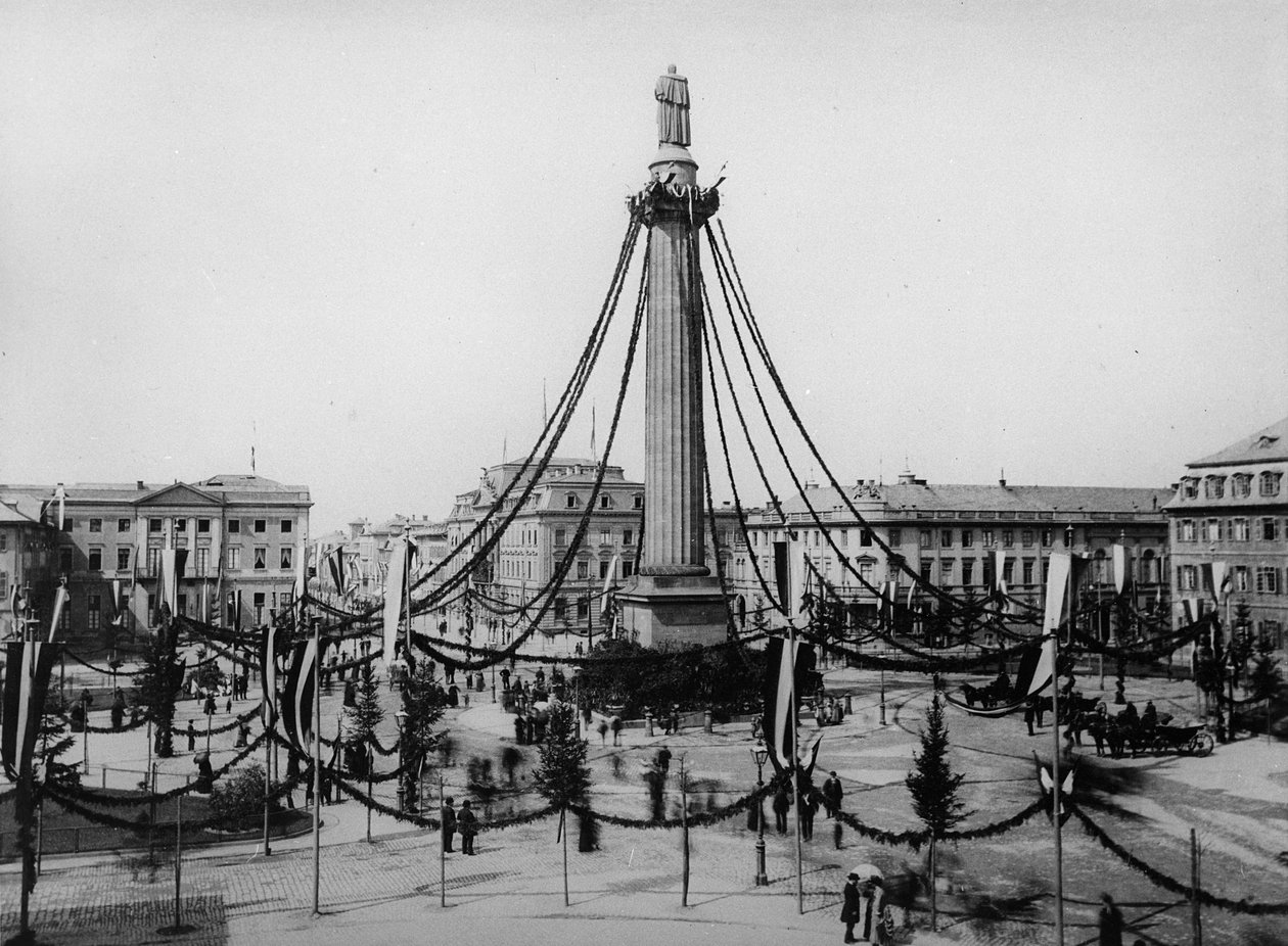 Luisenplatz, Darmstadt, 30. april 1884 av English Photographer