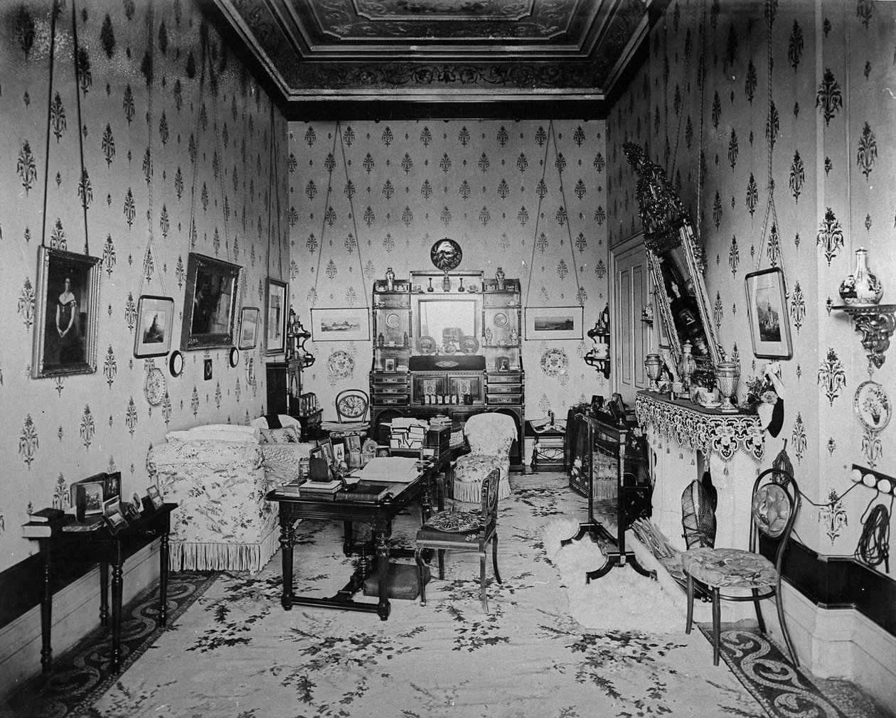 The Queens Sitting Room, Villa Clara, ca. 1870-80 av English Photographer