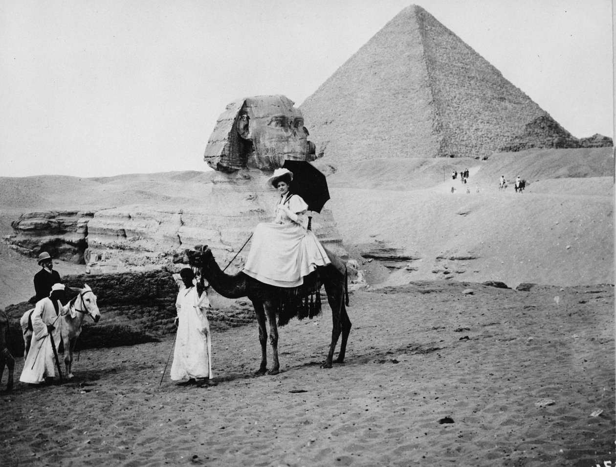 Sfinxen og Keopspyramiden, ca. 1904 av English Photographer