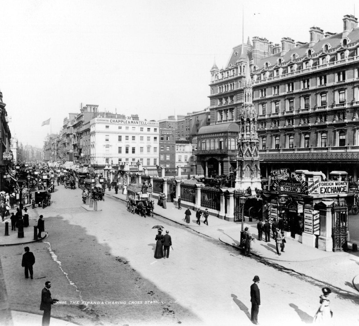 Strand og Charing Cross Station, London, ca. 1890 av English Photographer