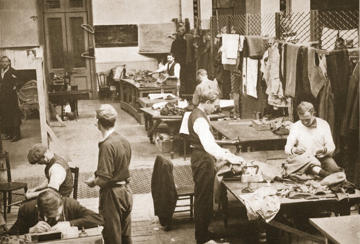 The Tailors Shop, Alexandra Palace, illustrasjon fra tyske fanger i Storbritannia (fotogravyr) av English Photographer