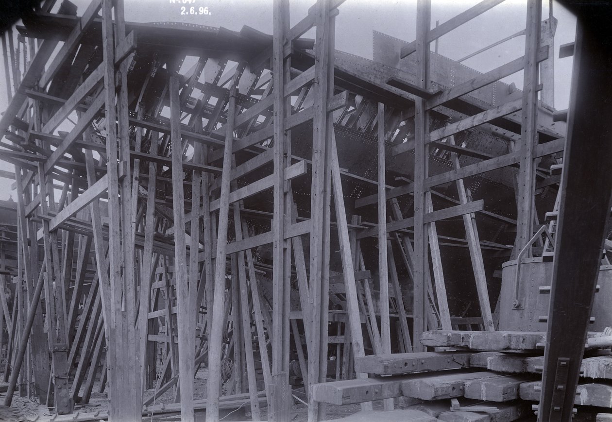 Den isbrytende togfergedamperen SS Baikal i ramme under bygging av Sir W.G. Armstrong Mitchell og Co. Ltd., ved Low Walker verft, Newcastle upon Tyne i 1896 av English Photographer